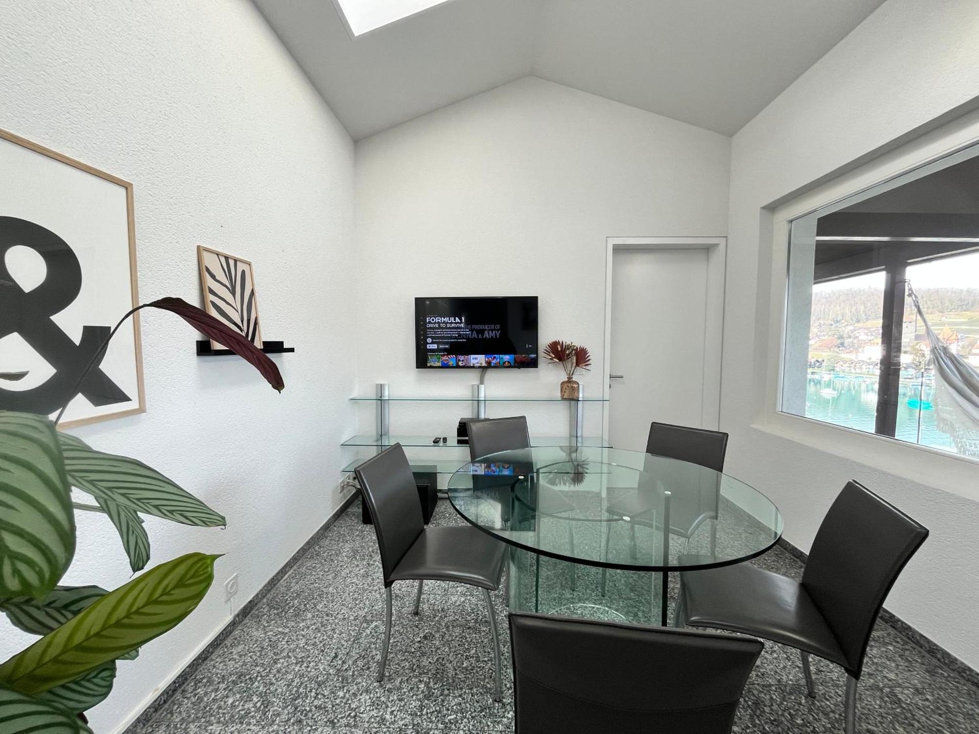 Wohnung Mit Grossartiger Seesicht Und Balkon Spiez Exterior foto
