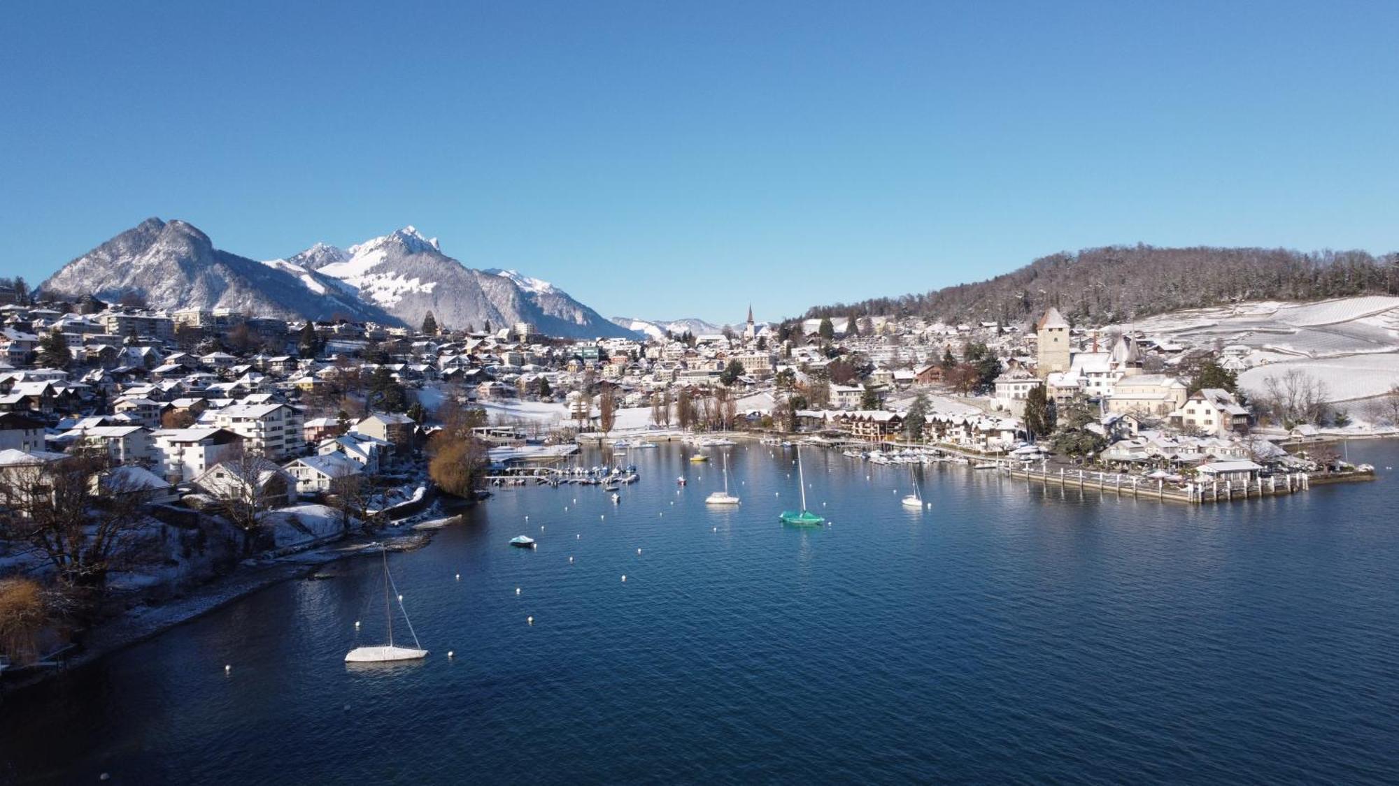 Wohnung Mit Grossartiger Seesicht Und Balkon Spiez Exterior foto