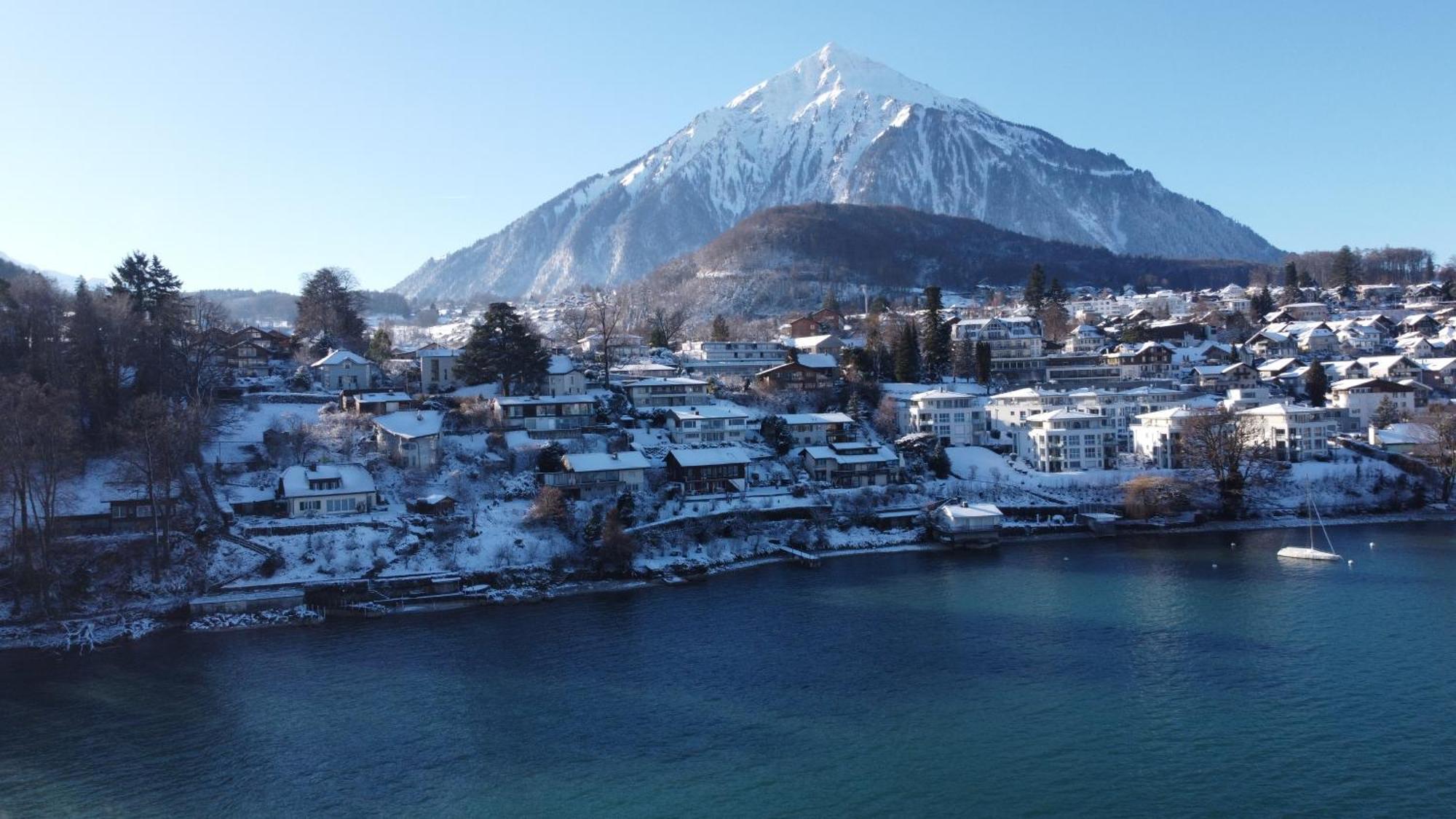 Wohnung Mit Grossartiger Seesicht Und Balkon Spiez Exterior foto